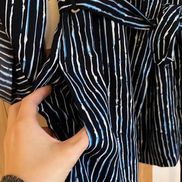 Gorgeous Babaton (Aritzia) Jacket / Blazer size Small - Picture 4 of 4